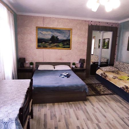 Міні Квартал Otel Yahotyn Dış mekan fotoğraf