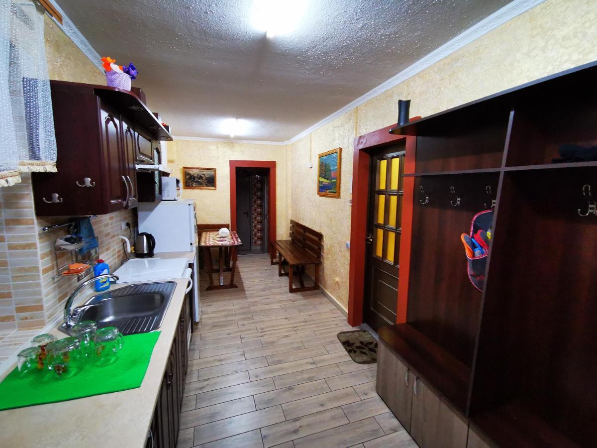 Міні Квартал Otel Yahotyn Dış mekan fotoğraf