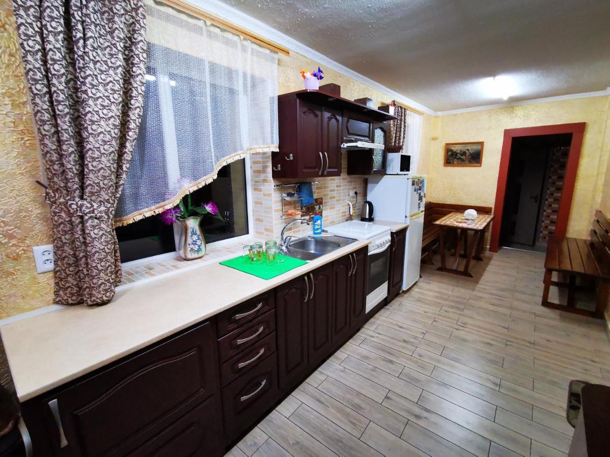 Міні Квартал Otel Yahotyn Dış mekan fotoğraf