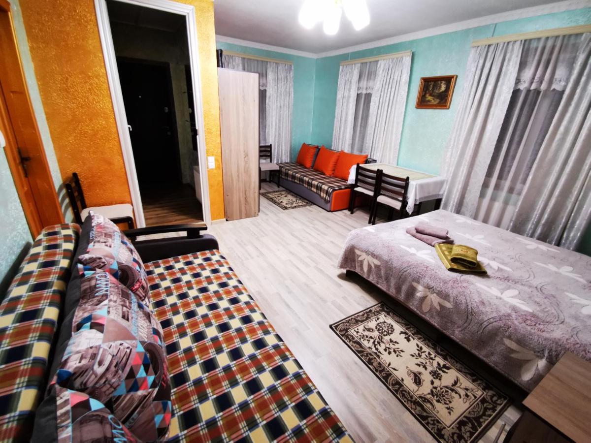 Міні Квартал Otel Yahotyn Dış mekan fotoğraf
