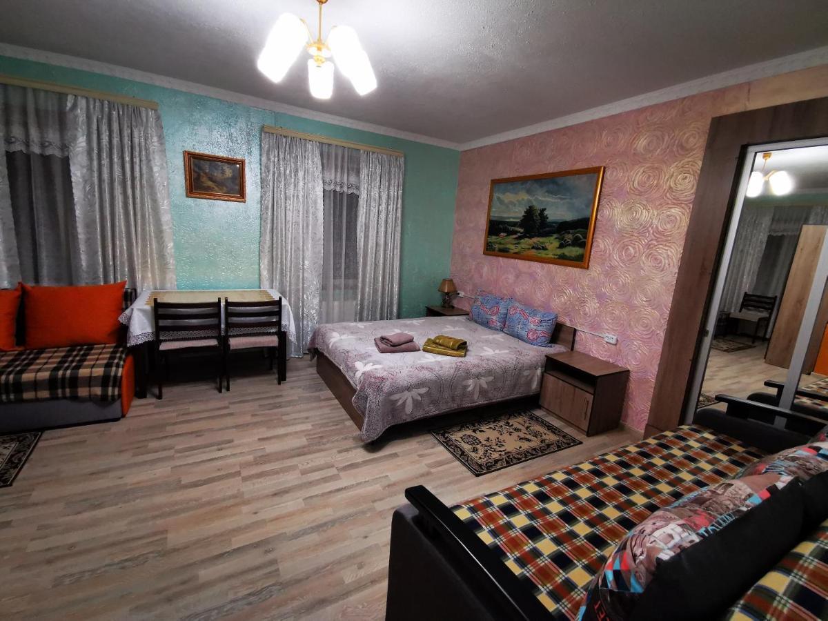Міні Квартал Otel Yahotyn Dış mekan fotoğraf