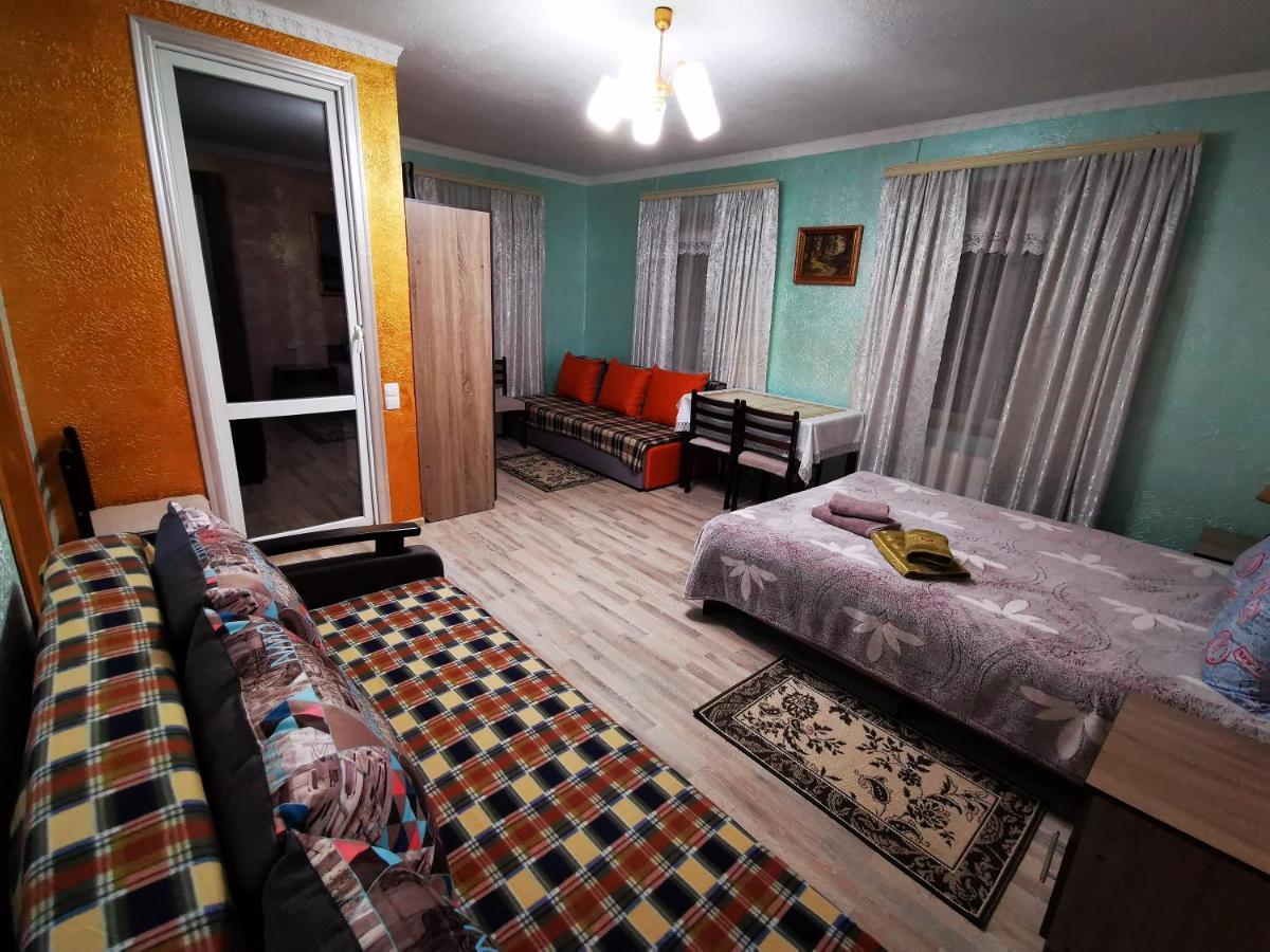 Міні Квартал Otel Yahotyn Dış mekan fotoğraf